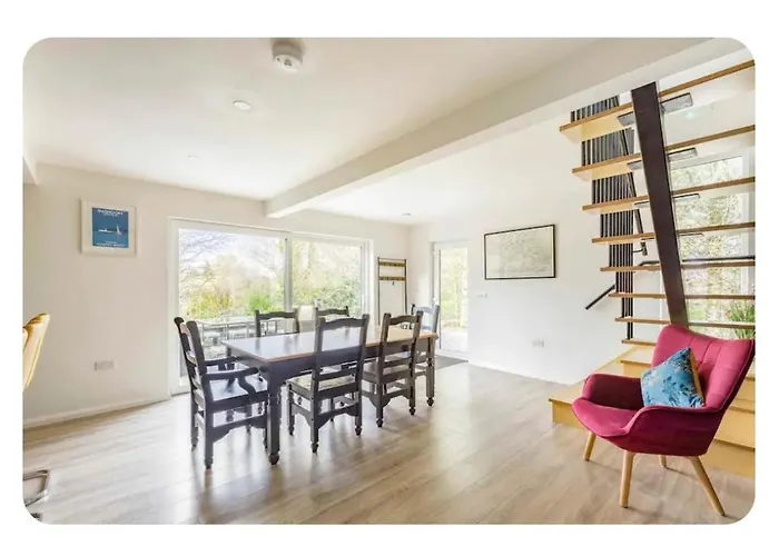 The Boat Shed, בית נופש *